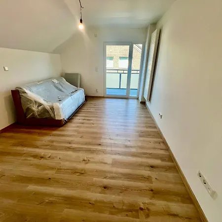 Modern Und Flexibel Wohnen Zwischen Koeln Und Duesseldorf Apartment Monchengladbach